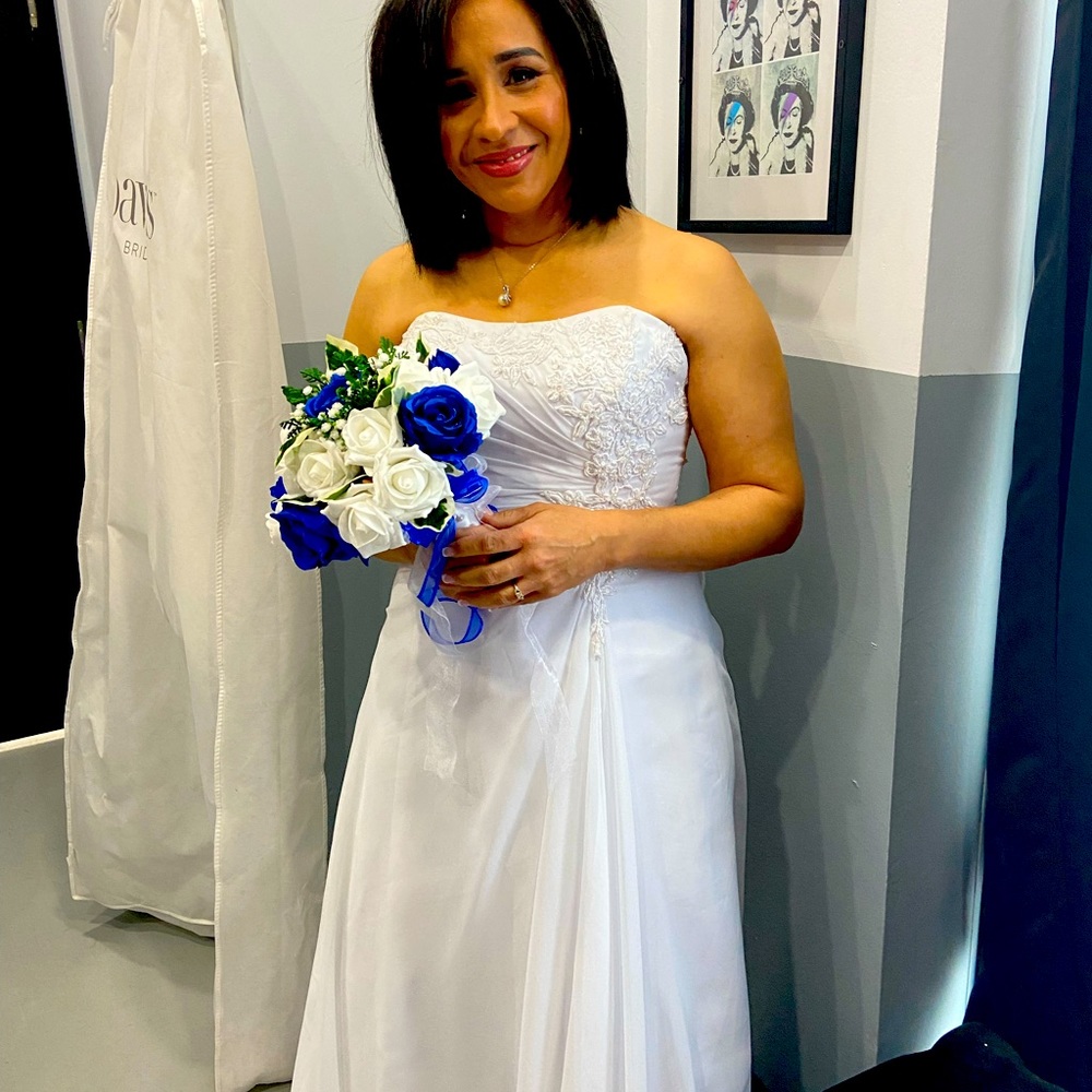 Selling my beautiful wedding gown